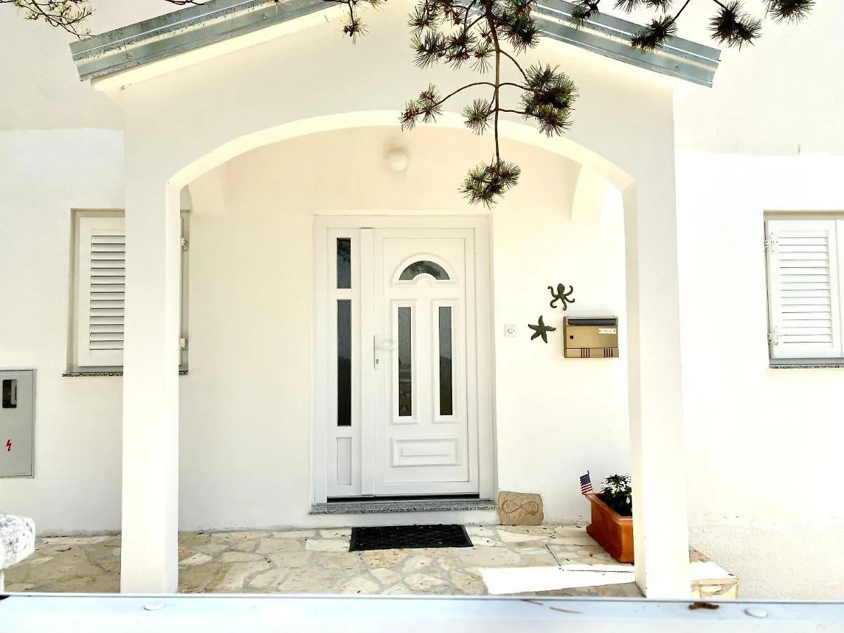 Holiday home Villa Infinity Mandre
